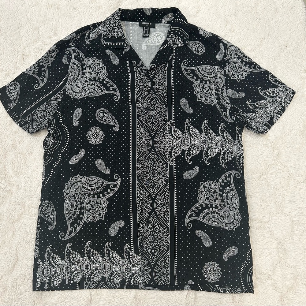 Forever 21 Men - Black & White Paisley Short Sleeve Button Down Shirt